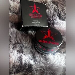 🎄3/$20‼️Jeffrey Star Velour Lip Scrub✨